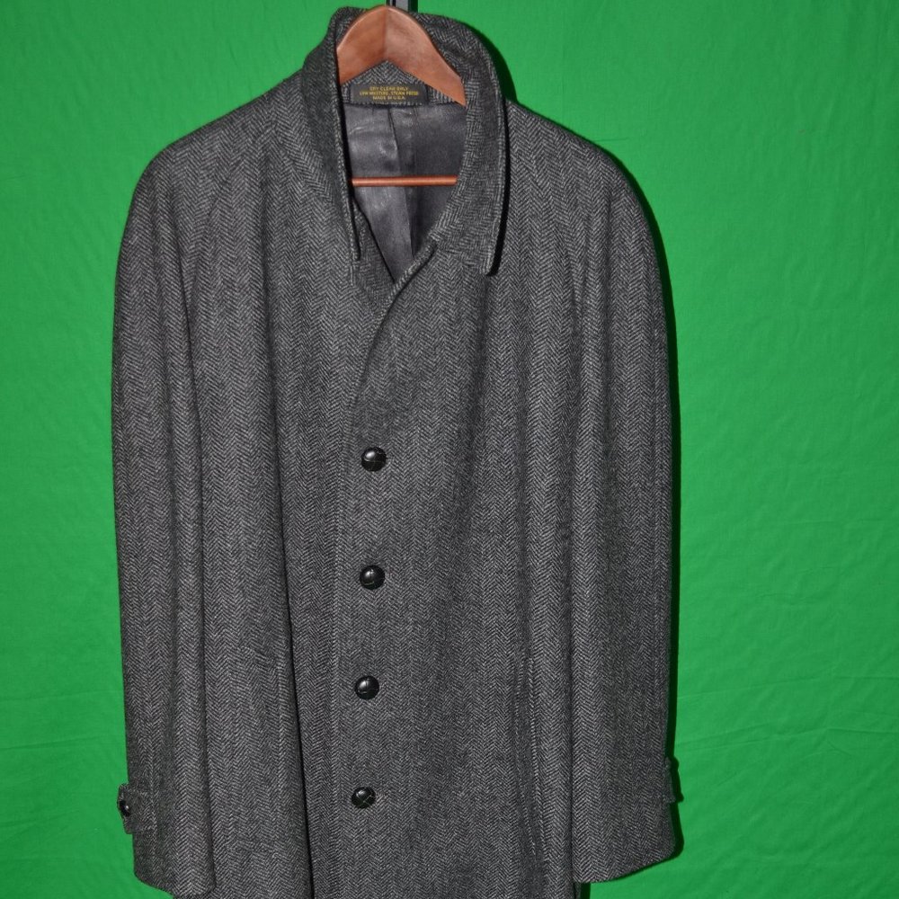 GEORGETOWN UNIVERSITY SHOP BLACK AND GRAY  MEN'S 100 % WOOL COAT